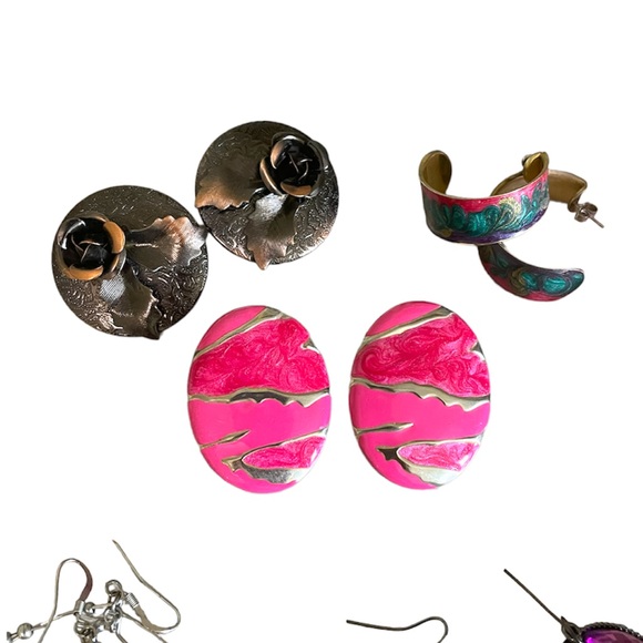 • VTG Earrings Bundle • - Picture 1 of 8